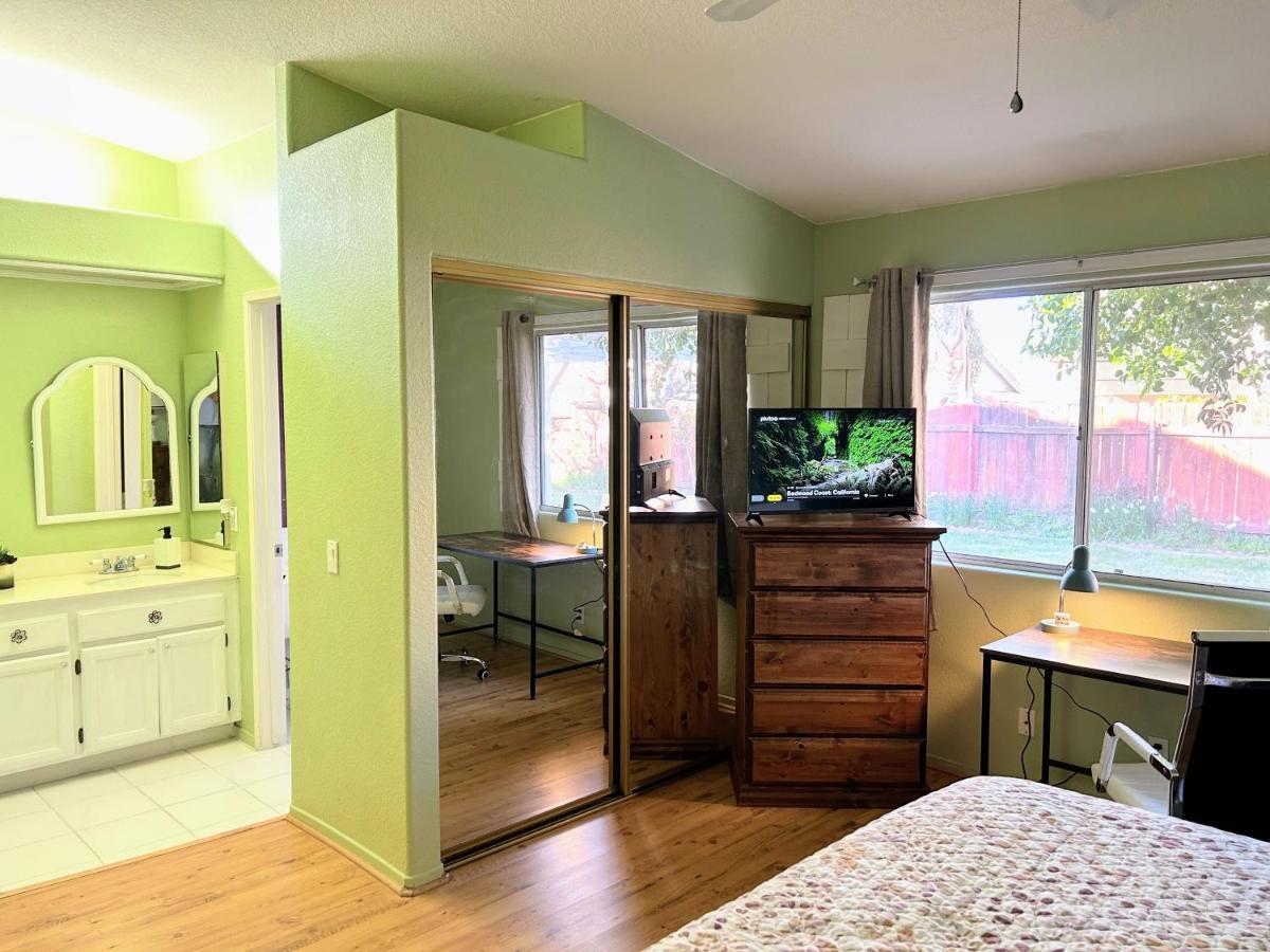 המט Vineyard Vista Suite With Tv And Private Bathroom מראה חיצוני תמונה